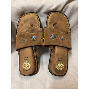 earth shoes flip flops Size 7 Womens